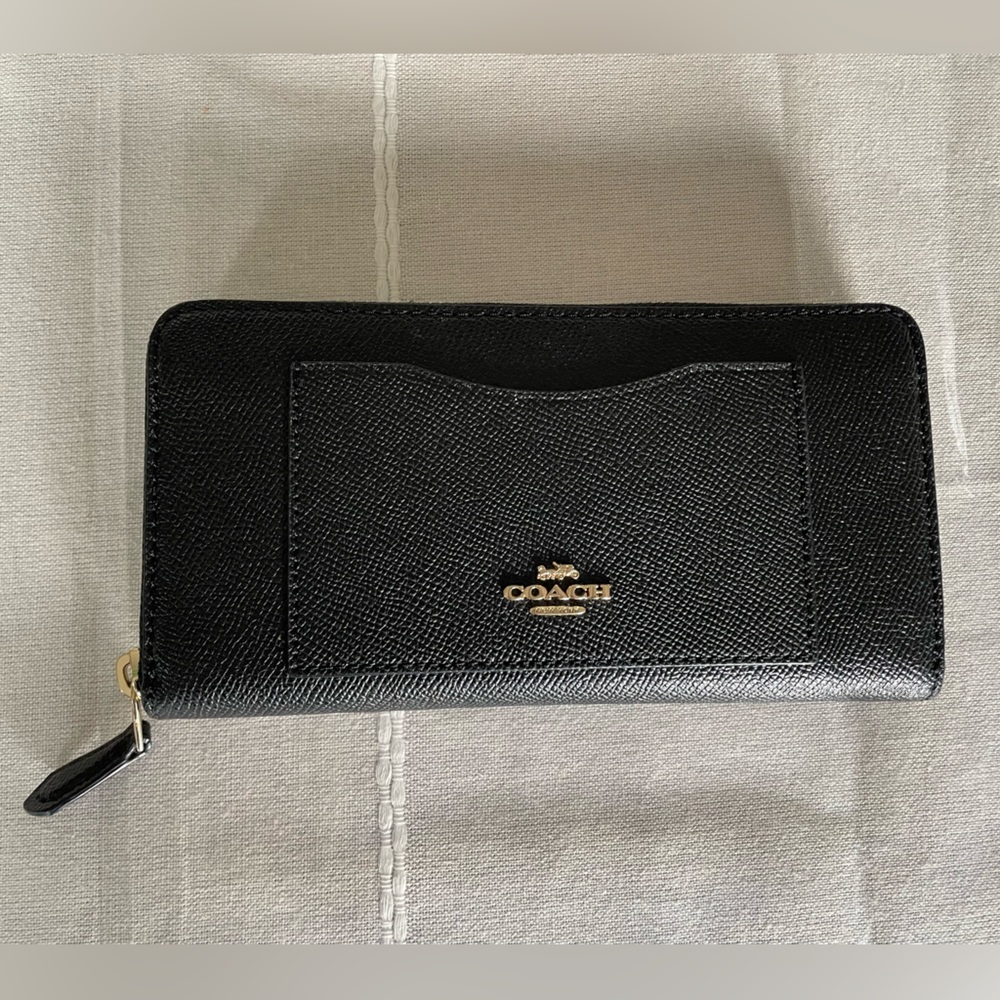 Large Coach Continental Accordian Zip Around Wallet